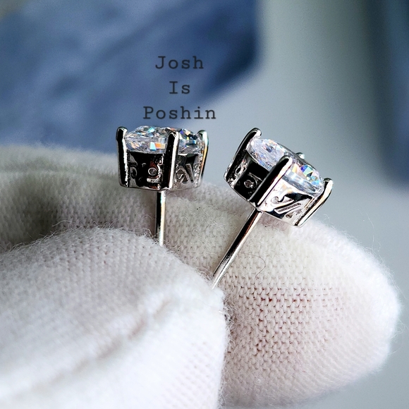 2CTW Oval white diamond stud earrings in sterling silver - Picture 6 of 8